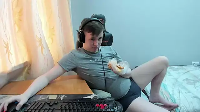 iliaskrislove online show from April 22, 2026, 10:11 am