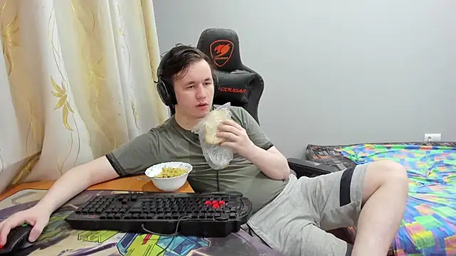 iliaskrislove online show from July 23, 2026, 6:26 pm