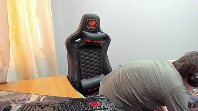 Snapshot of iliaskrislove chatting on February 24, 2026, 4:35 am iliaskrislove online show from February 24, 2026, 4:35 am