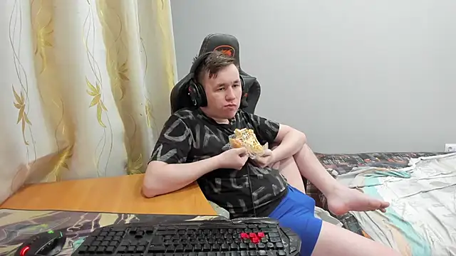 iliaskrislove online show from April 30, 2026, 9:19 pm