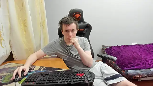 iliaskrislove online show from December 15, 2025, 1:55 am