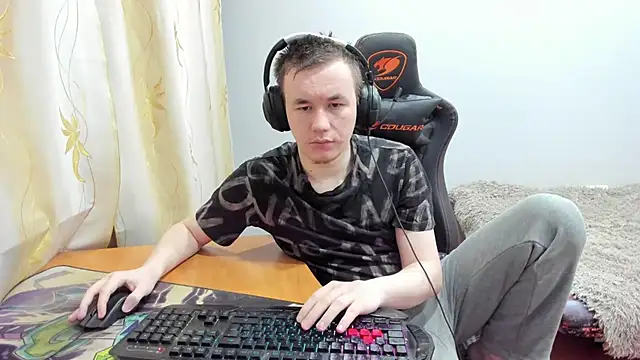 iliaskrislove online show from November 8, 2025, 12:09 pm