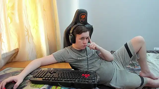 iliaskrislove online show from June 25, 2026, 5:12 am