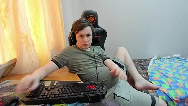 iliaskrislove online show from July 19, 2026, 2:47 pm