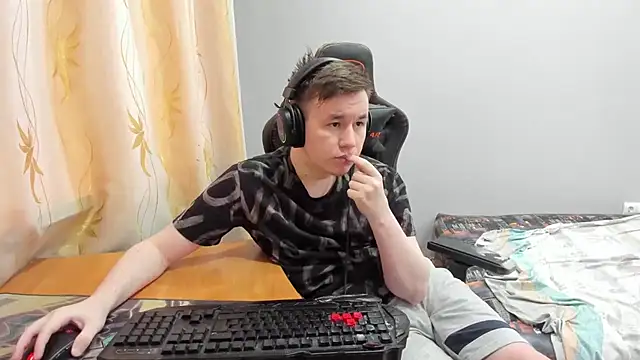 iliaskrislove online show from April 29, 2026, 3:49 pm