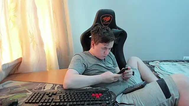 iliaskrislove online show from June 27, 2026, 6:30 am