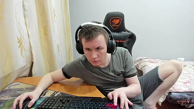 iliaskrislove online show from November 13, 2025, 3:54 am