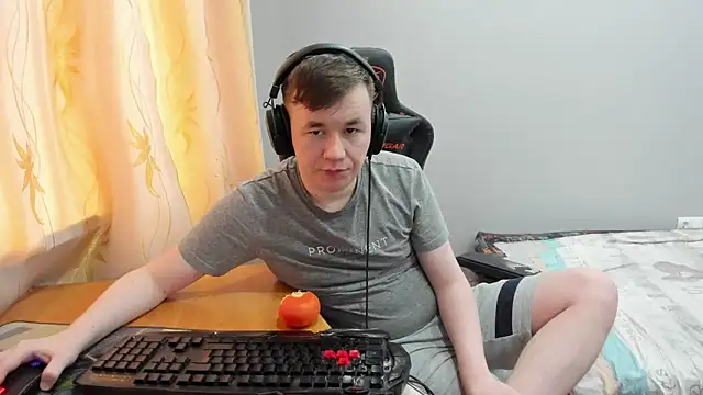 iliaskrislove online show from April 23, 2026, 1:35 pm