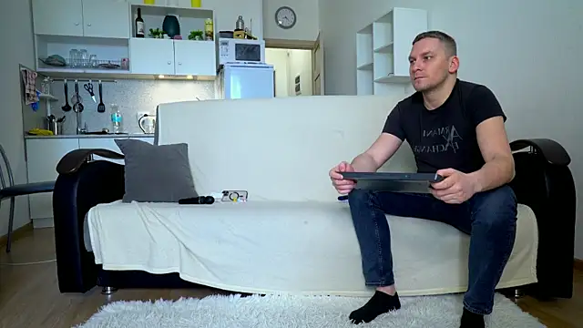 littlesweettifany online show from March 17, 2025, 12:46 pm