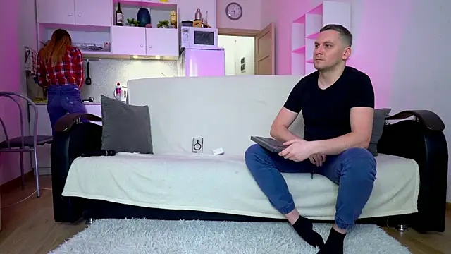 littlesweettifany online show from February 17, 2025, 12:38 pm