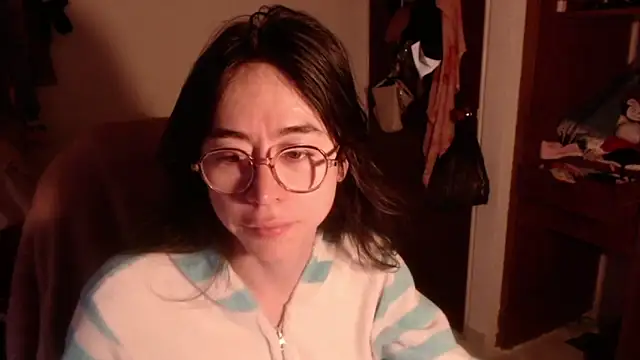 emily pearl  online show from November 14, 2025, 10:41 am