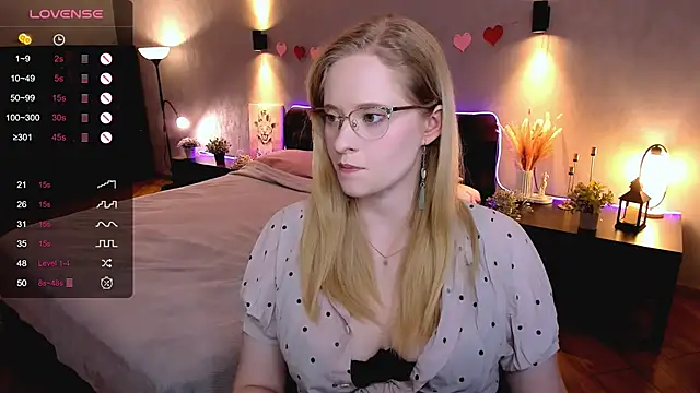 Aemilia  online show from October 3, 2025, 8:49 am