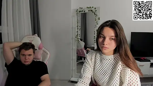 Snapshot of MashkaRay chatting on December 14, 2025, 4:01 pm MashkaRay online show from December 14, 2025, 4:01 pm