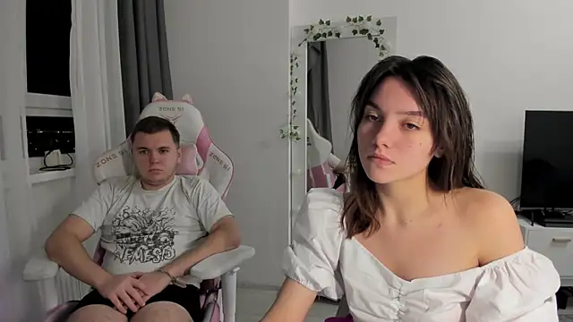 Snapshot of MashkaRay chatting on November 16, 2025, 6:12 pm MashkaRay online show from November 16, 2025, 6:12 pm