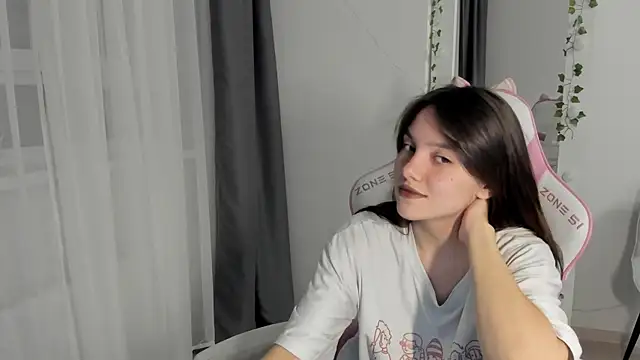 Snapshot of MashkaRay chatting on December 4, 2025, 2:49 pm MashkaRay online show from December 4, 2025, 2:49 pm