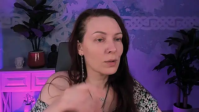 VandaRossi online show from November 10, 2025, 9:36 am