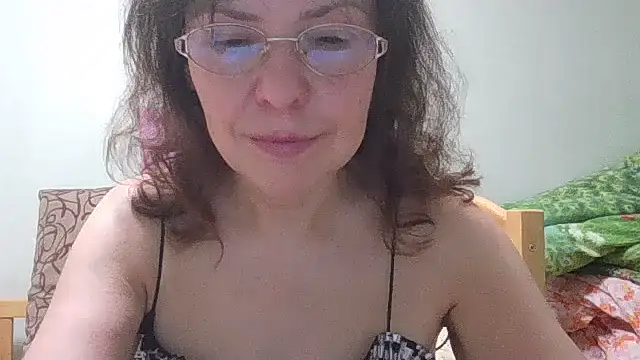 HollyJewel online show from June 28, 2026, 7:20 pm