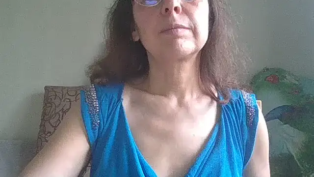 Snapshot of HollyJewel chatting on June 9, 2026, 2:51 pm HollyJewel online show from June 9, 2026, 2:51 pm