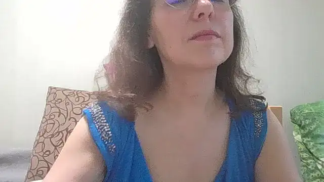 Snapshot of HollyJewel chatting on June 15, 2026, 5:12 pm HollyJewel online show from June 15, 2026, 5:12 pm