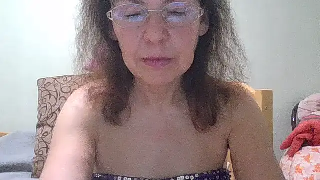 HollyJewel online show from July 13, 2026, 6:18 pm