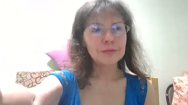 HollyJewel online show from June 21, 2026, 6:14 pm