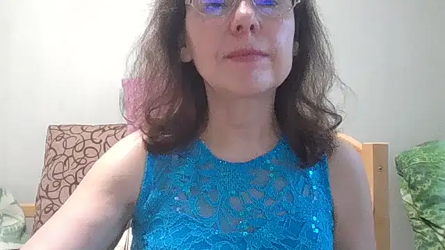 HollyJewel online show from June 18, 2026, 4:23 pm