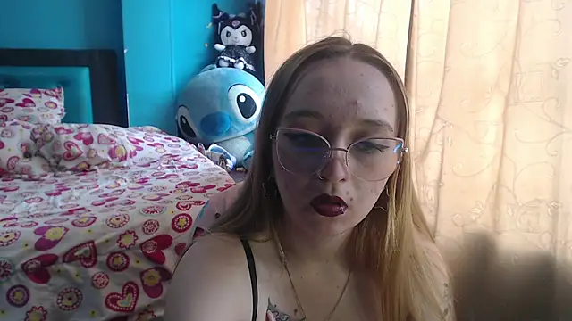 Liaroberts1 online show from March 6, 2025, 2:51 pm