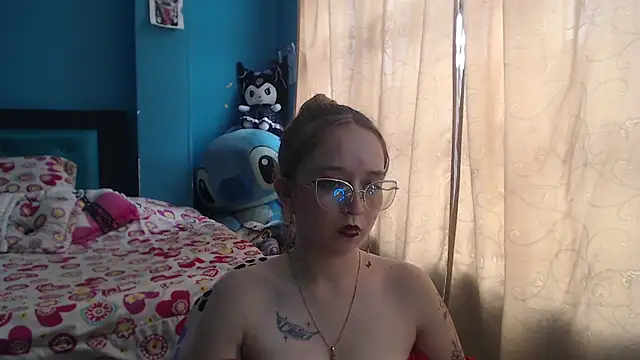 Liaroberts1 online show from February 26, 2025, 6:04 pm