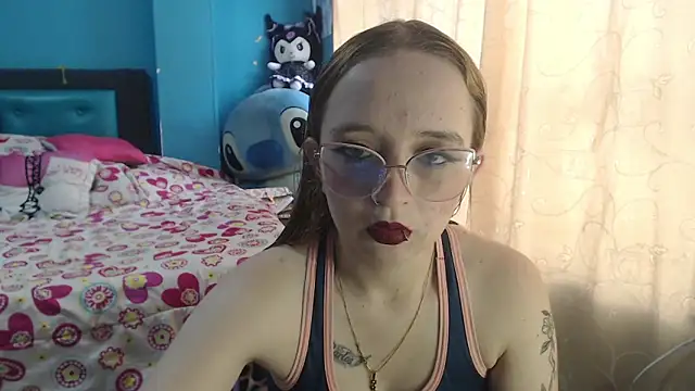 Liaroberts1 online show from February 27, 2025, 12:01 pm