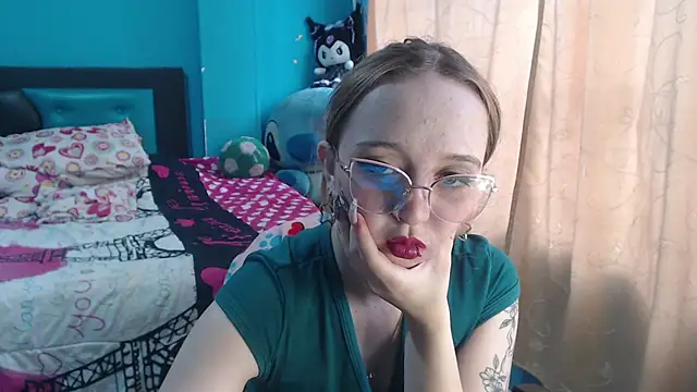 Liaroberts1 online show from March 18, 2025, 11:55 am