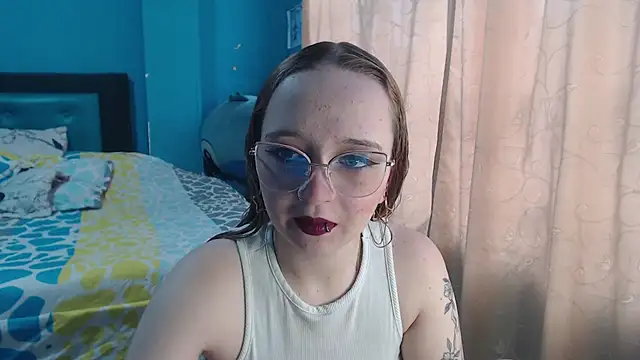 Liaroberts1 online show from March 17, 2025, 12:04 pm