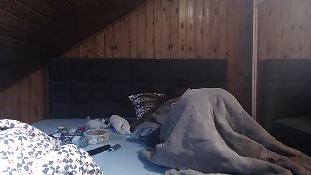 BoeseMoni1998 online show from March 13, 2025, 3:28 pm