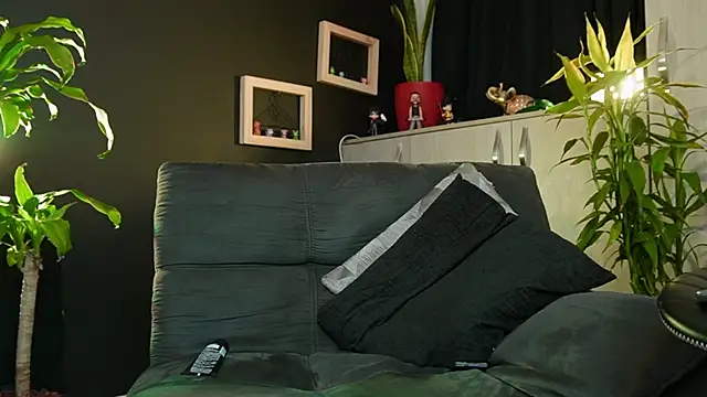 LincomAmith online show from April 21, 2026, 1:42 am
