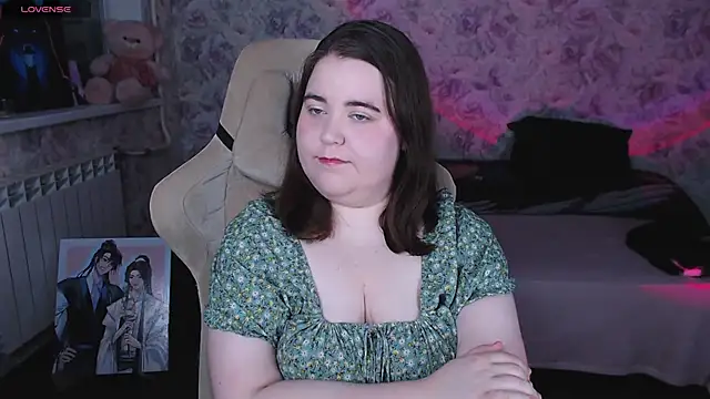Estelle Hicks online show from July 9, 2026, 7:13 pm