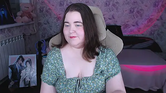 Estelle Hicks online show from June 14, 2026, 7:26 pm