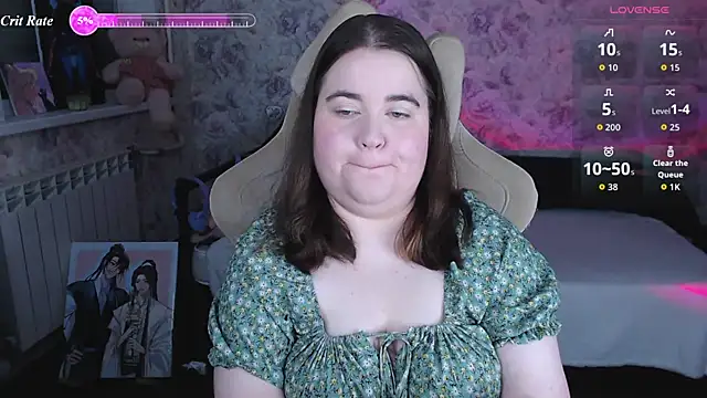 Estelle Hicks online show from August 4, 2026, 7:18 pm