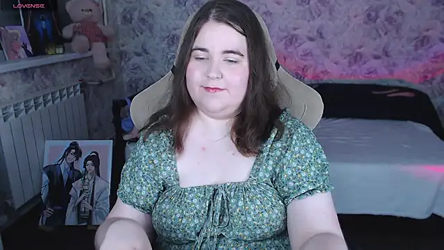 Estelle Hicks online show from July 28, 2026, 7:39 pm