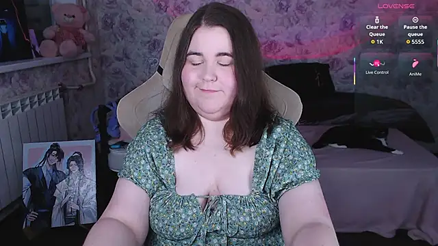 Estelle Hicks online show from June 16, 2026, 7:36 pm