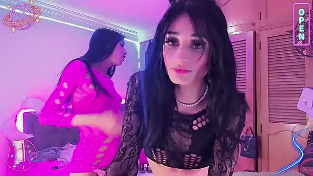 Snapshot of LittleEmmaa chatting on December 4, 2024, 6:16 am LittleEmmaa online show from December 4, 2024, 6:16 am