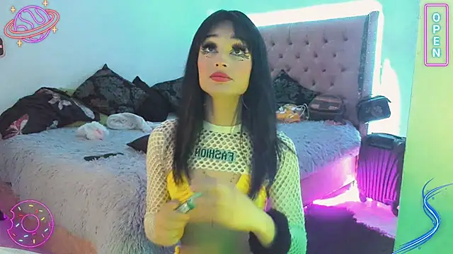 Snapshot of LittleEmmaa chatting on January 19, 2025, 11:10 pm LittleEmmaa online show from January 19, 2025, 11:10 pm