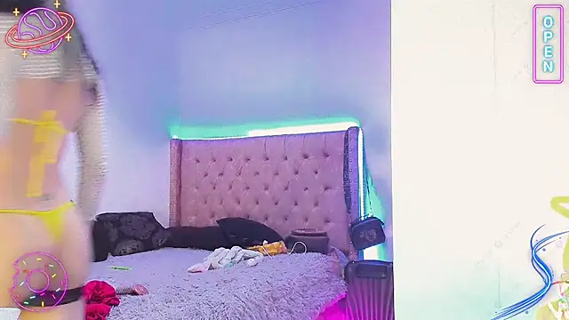 Snapshot of LittleEmmaa chatting on January 20, 2025, 5:15 am LittleEmmaa online show from January 20, 2025, 5:15 am