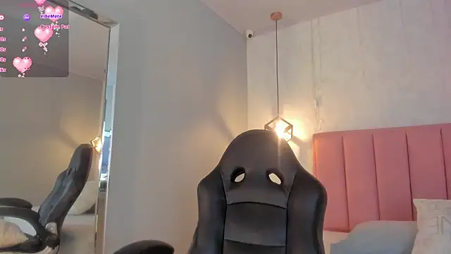 SUNNYCYRUS online show from January 8, 2026, 12:44 pm