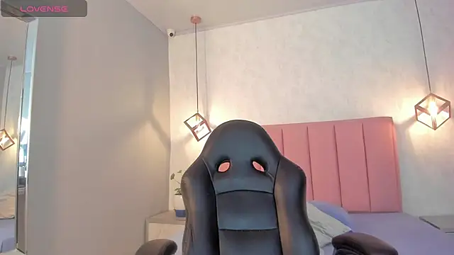 SUNNYCYRUS online show from November 5, 2025, 12:30 pm