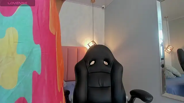 SUNNYCYRUS online show from September 24, 2025, 12:33 pm