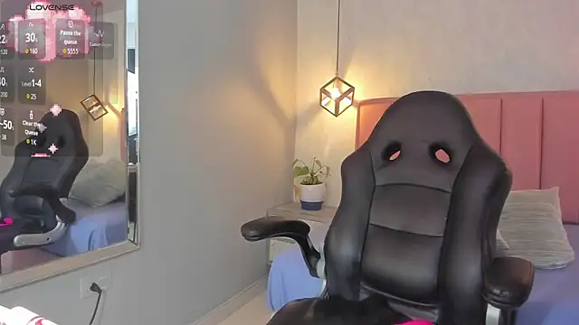 SUNNYCYRUS online show from October 18, 2025, 12:29 pm