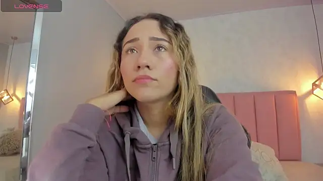 SUNNYCYRUS online show from February 11, 2026, 11:32 am