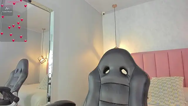 SUNNYCYRUS online show from March 19, 2026, 1:11 pm