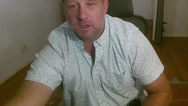 poundyouout69 online show from November 28, 2025, 2:12 am