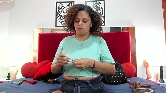 Luna smit08 online show from July 7, 2026, 8:34 pm