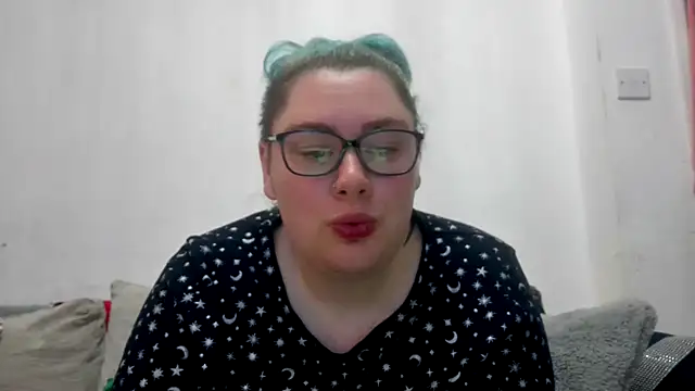 Bustycurves online show from June 17, 2026, 9:57 pm